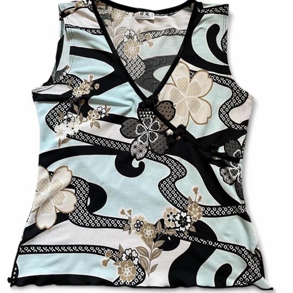 B.B. Apparel Tops - VTG y2k Floral Asian Inspired Sleeveless Top Medium Harajuku Wrap Style Print